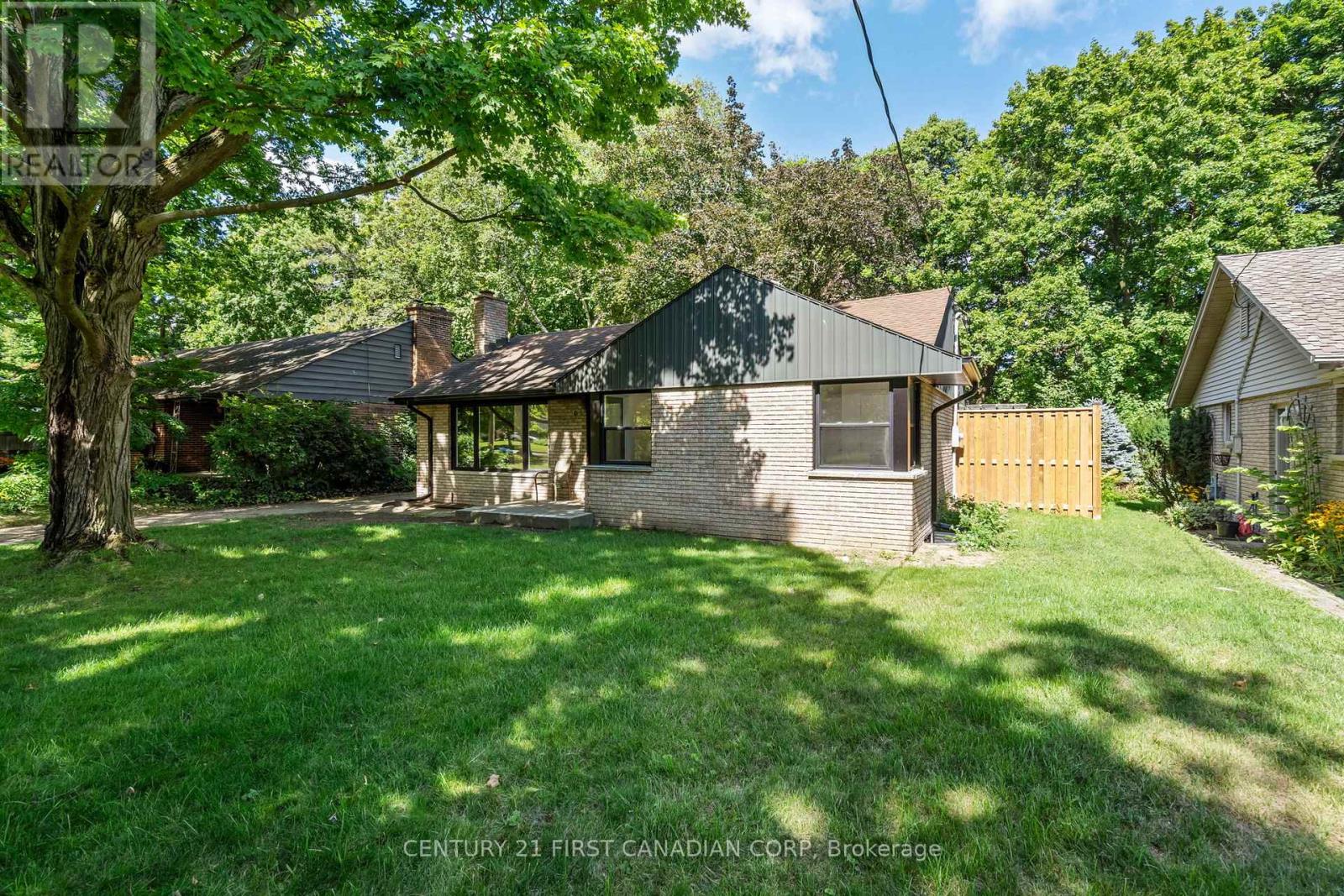 32 Braemar Crescent, London North, Ontario  N6H 2X1 - Photo 4 - X13426692