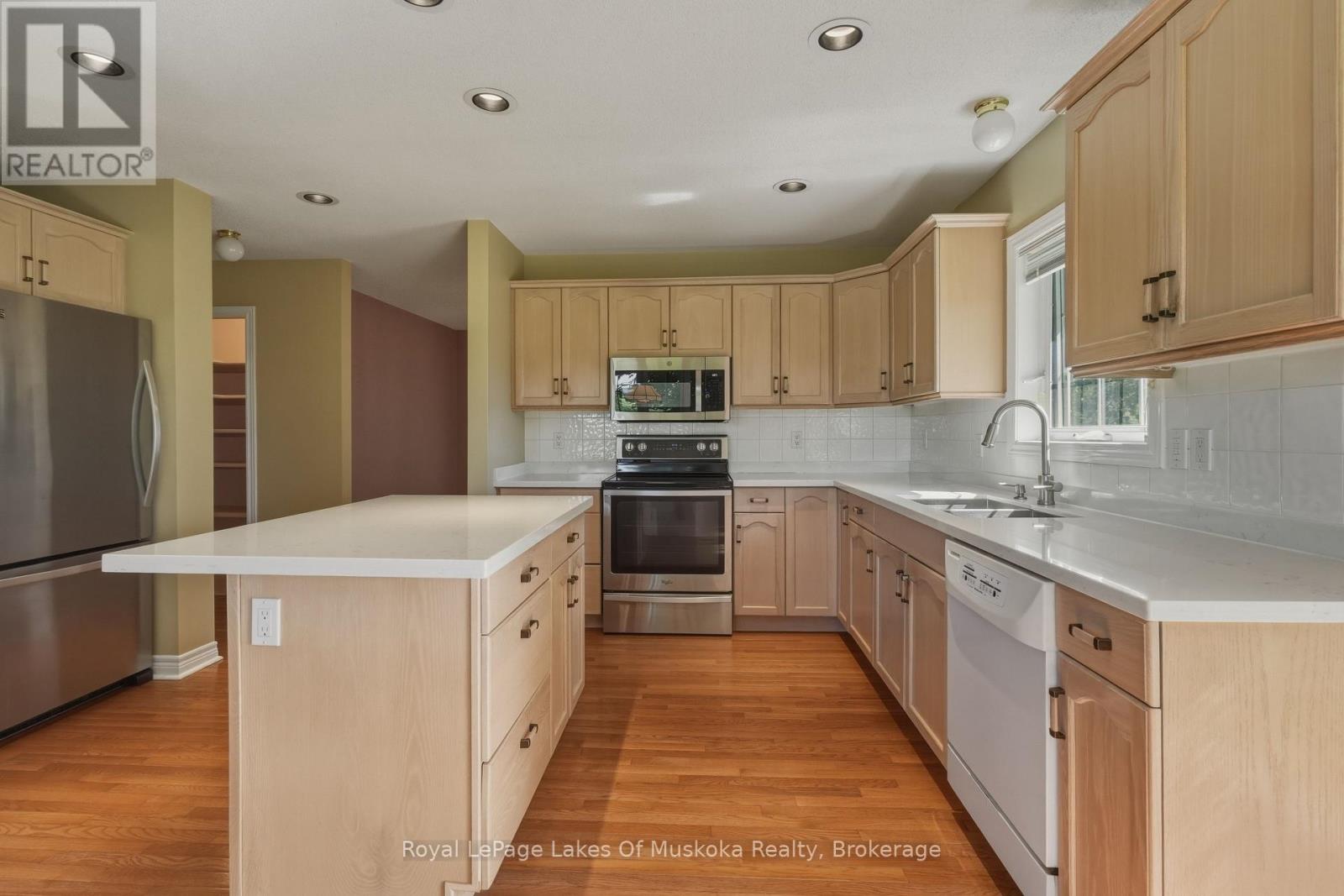 1183 Golf Course Road, Lake Of Bays, Ontario P1H 2J6 - Photo 13 - X13426558