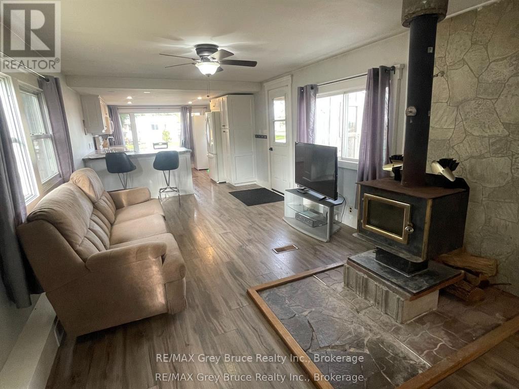 102 Grace St, Georgian Bluffs, Ontario  N0H 2N0 - Photo 12 - X13426644