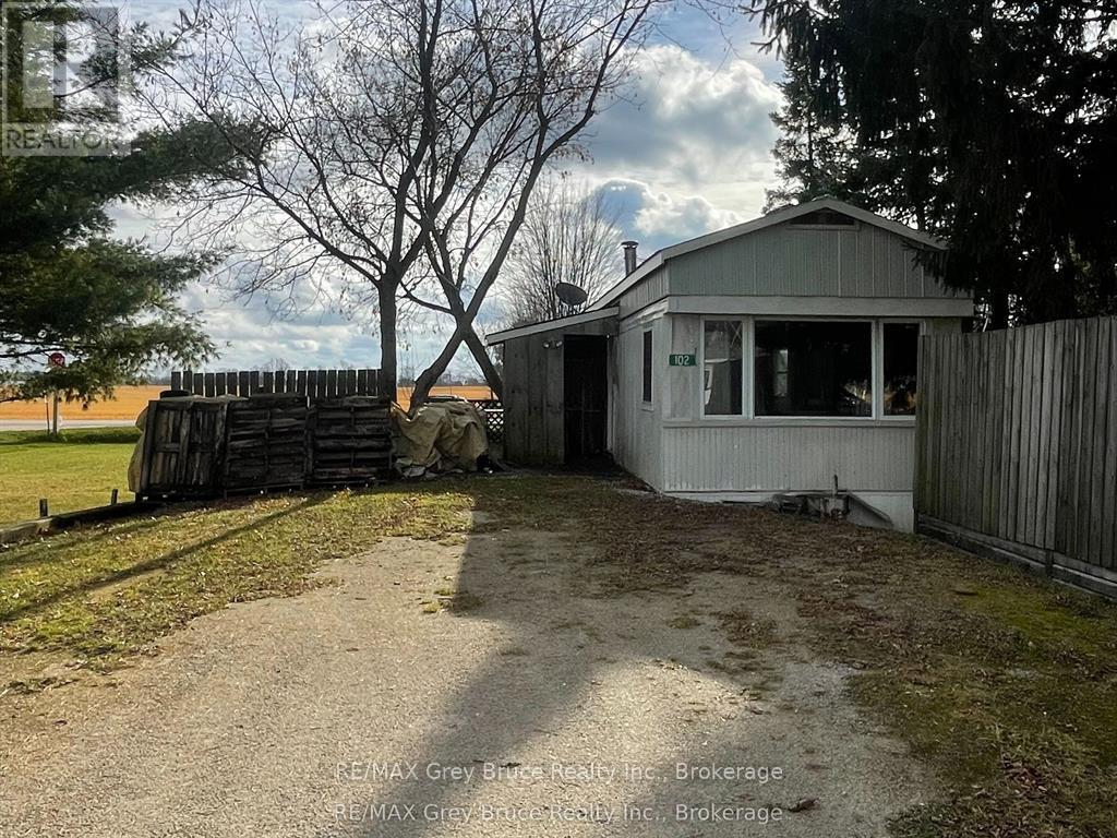 102 Grace St, Georgian Bluffs, Ontario  N0H 2N0 - Photo 2 - X13426644