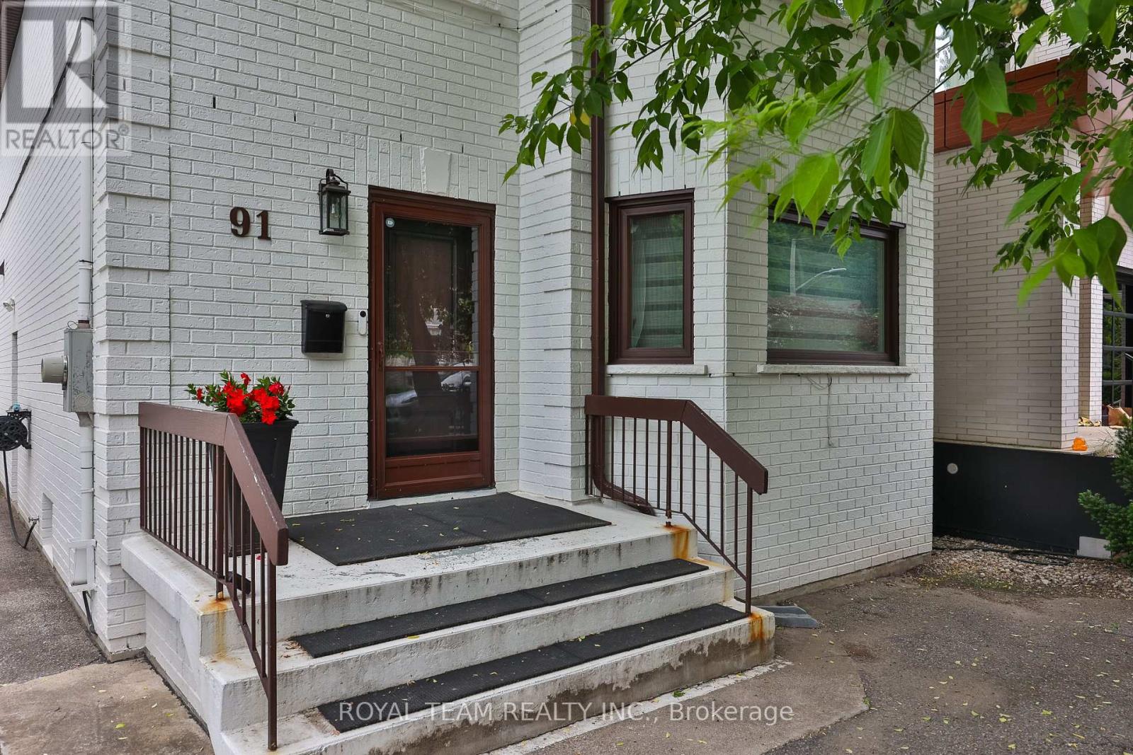 91 South Kingsway Way, Toronto, Ontario  M6S 3T4 - Photo 4 - W13088398