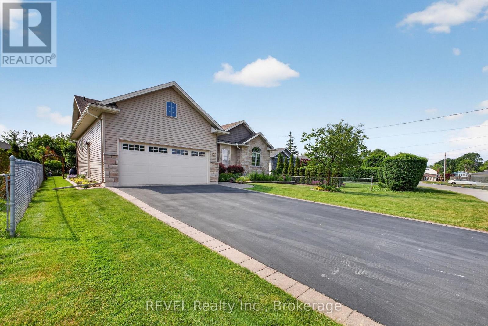 30 Drummond Crescent, Fort Erie, Ontario L2A 1L2 - Photo 4 - X13426748