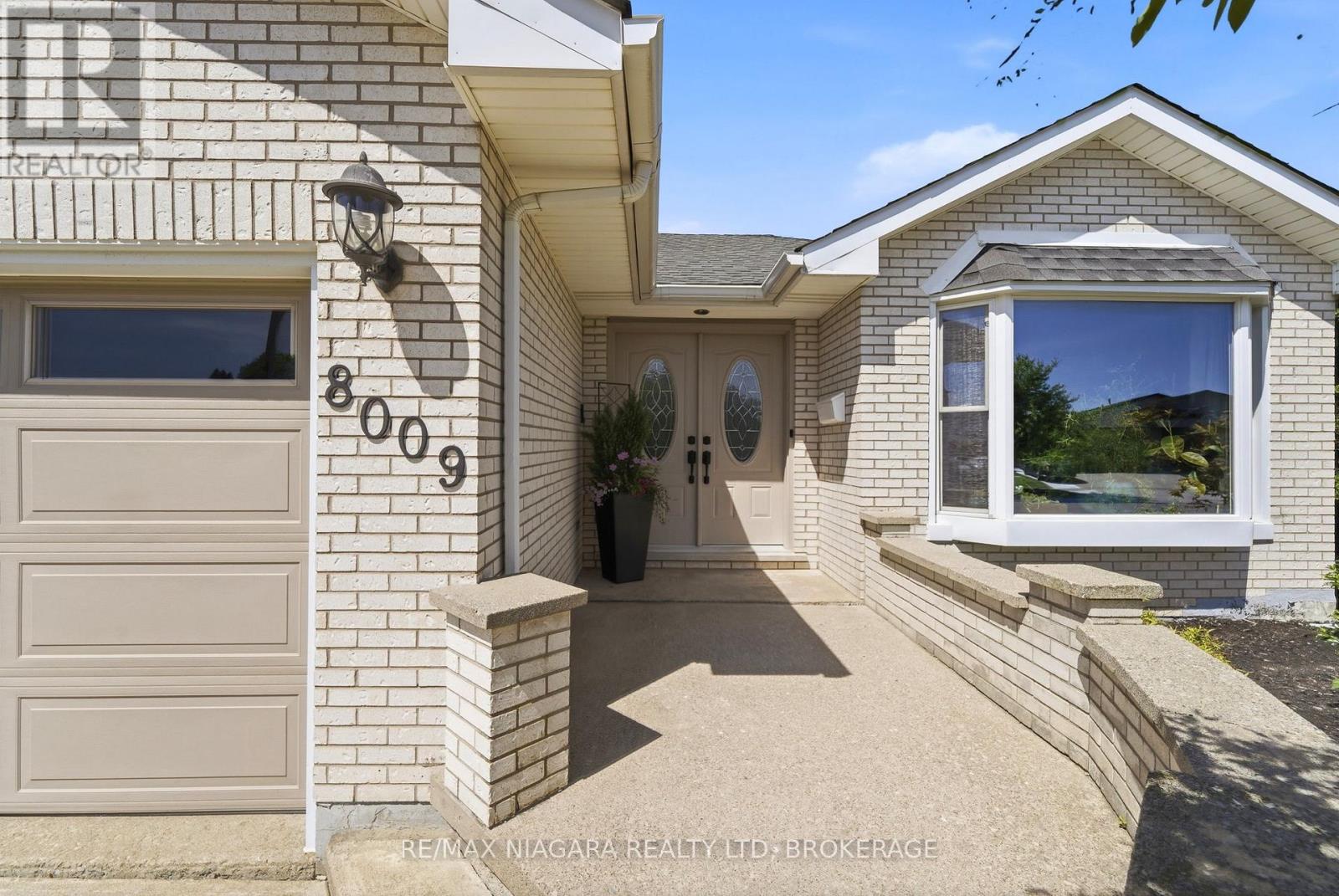 8009 Preakness Street, Niagara Falls, Ontario  L2H 2E8 - Photo 2 - X13426762