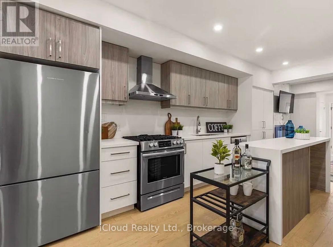 386 Coxwell Avenue, Toronto, Ontario  M4L 3B7 - Photo 11 - E13419390