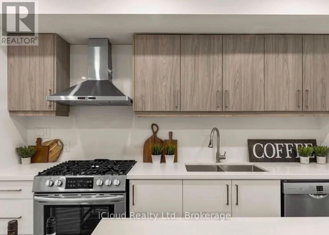 386 Coxwell Avenue, Toronto, Ontario  M4L 3B7 - Photo 19 - E13419390