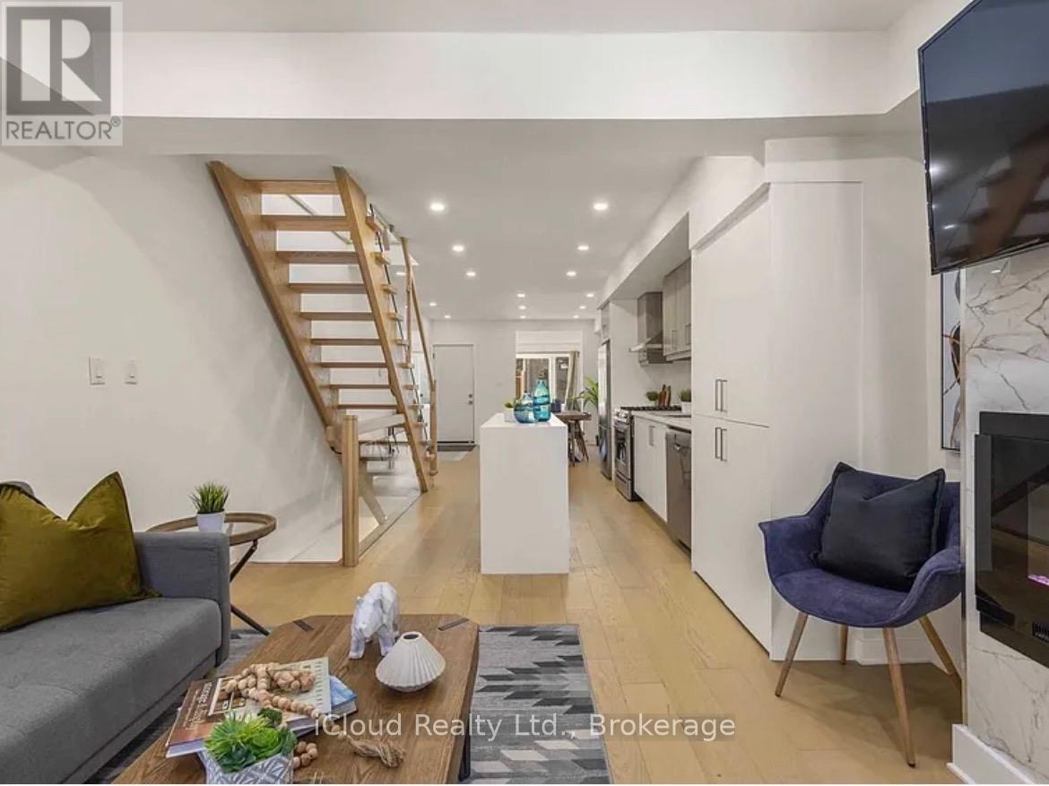 386 Coxwell Avenue, Toronto, Ontario  M4L 3B7 - Photo 12 - E13419390