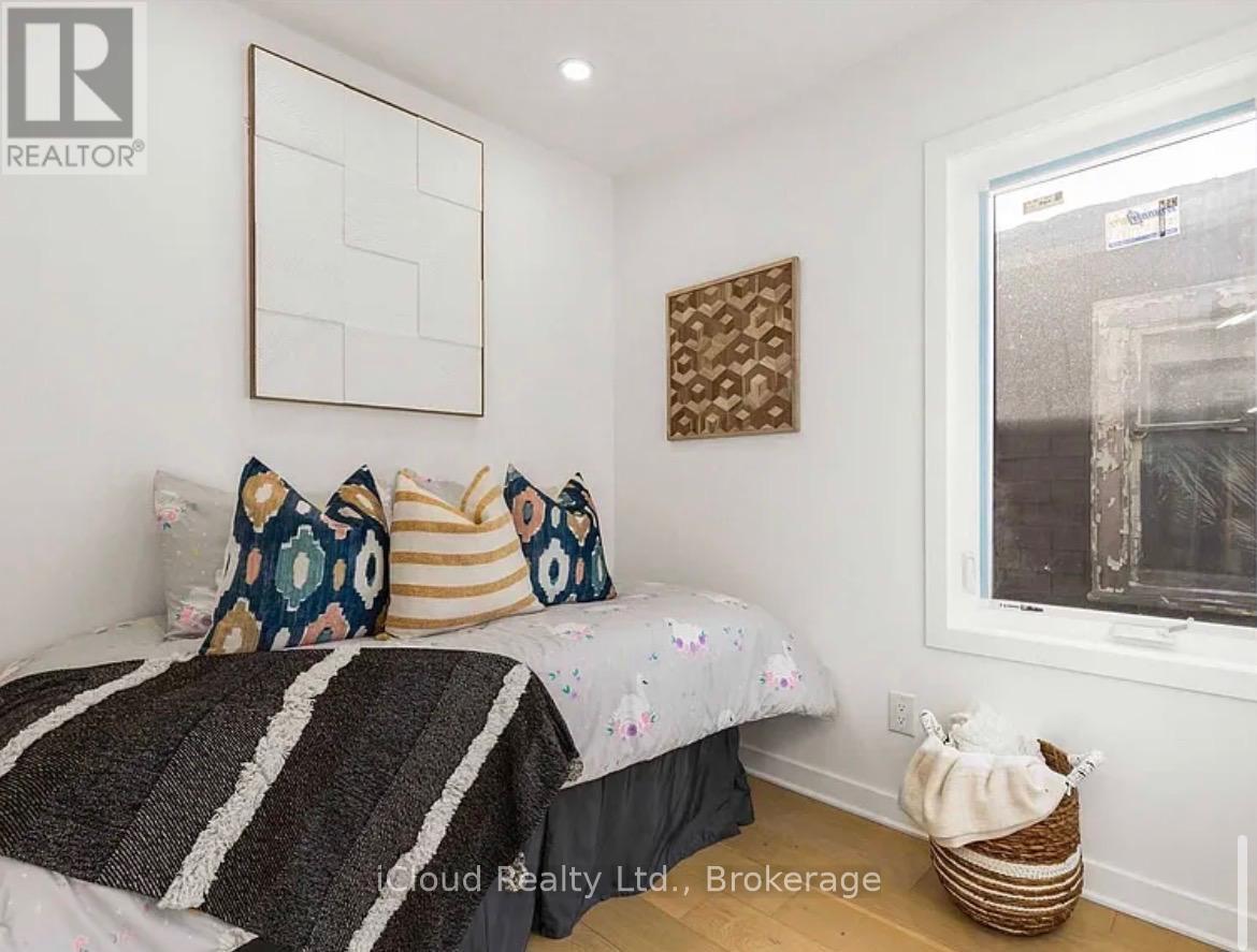386 Coxwell Avenue, Toronto, Ontario  M4L 3B7 - Photo 10 - E13419390