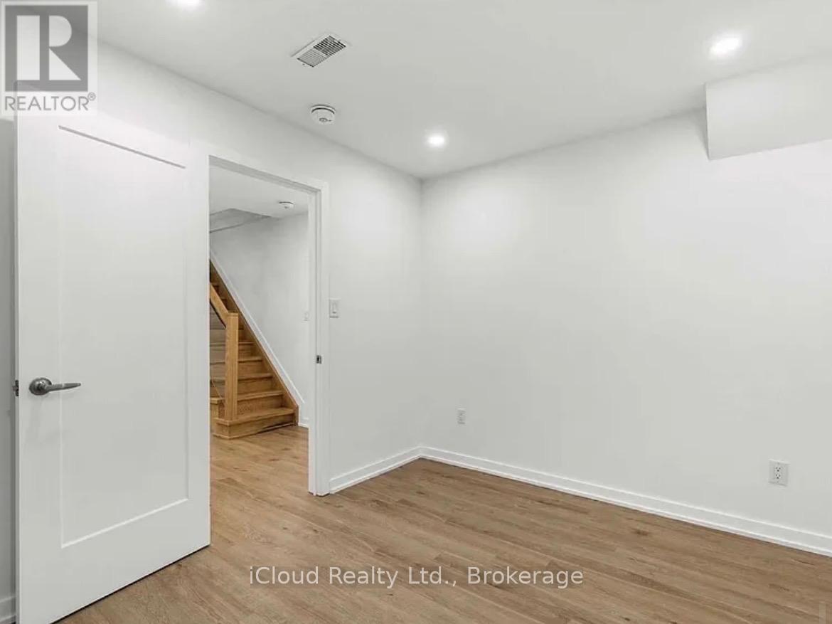 386 Coxwell Avenue, Toronto, Ontario  M4L 3B7 - Photo 16 - E13419390