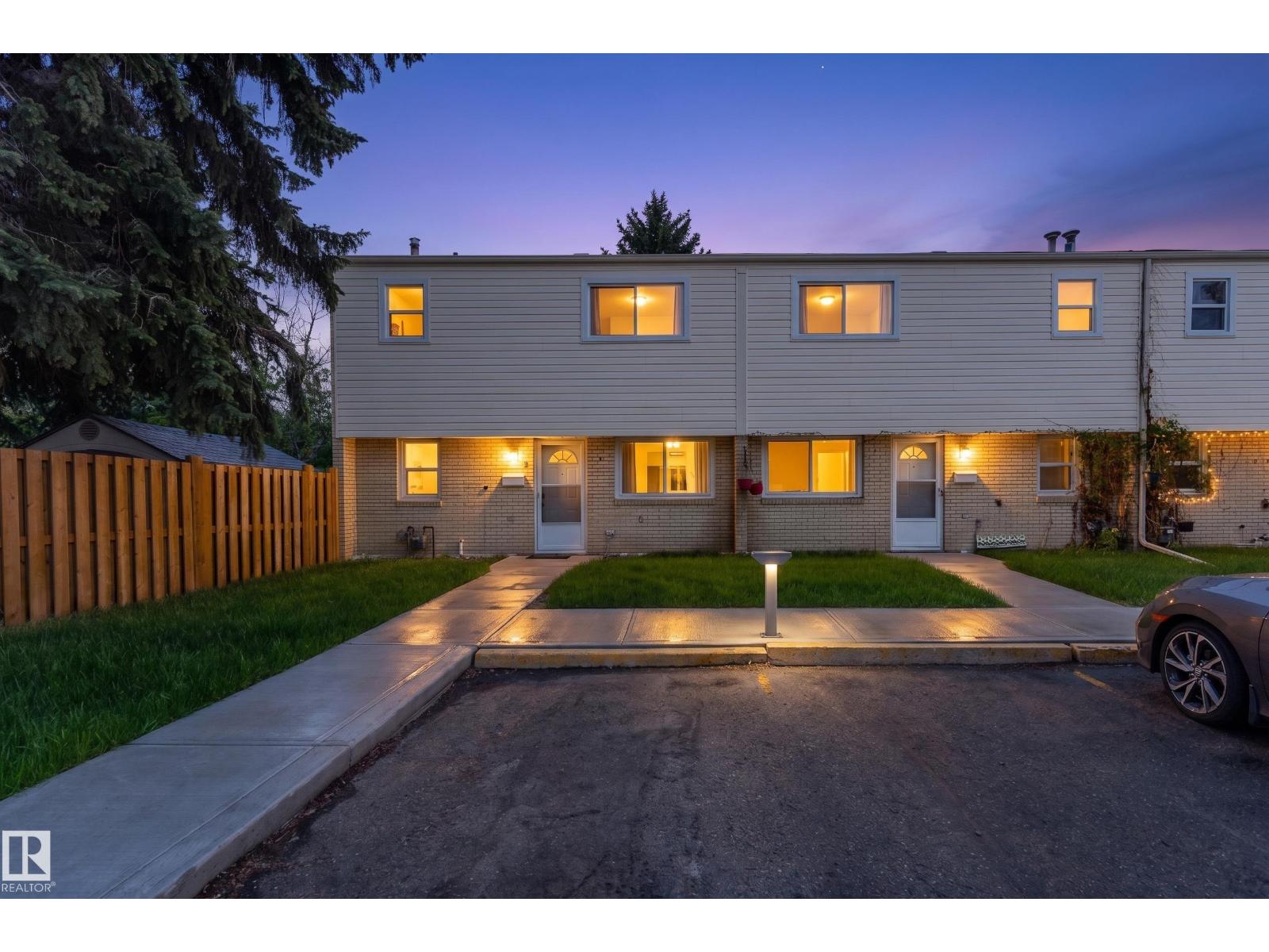 9 Royal Rd NW, Edmonton, Alberta  T6J 2E7 - Photo 1 - E4492802