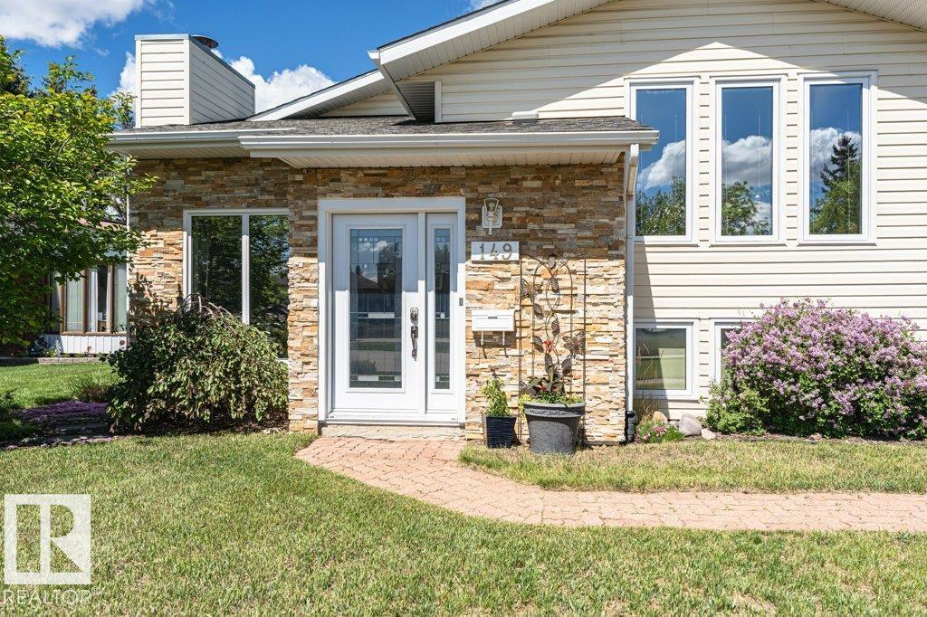 149 Greenoch Cr NW, Edmonton, Alberta  T6L 1W6 - Photo 2 - E4492803