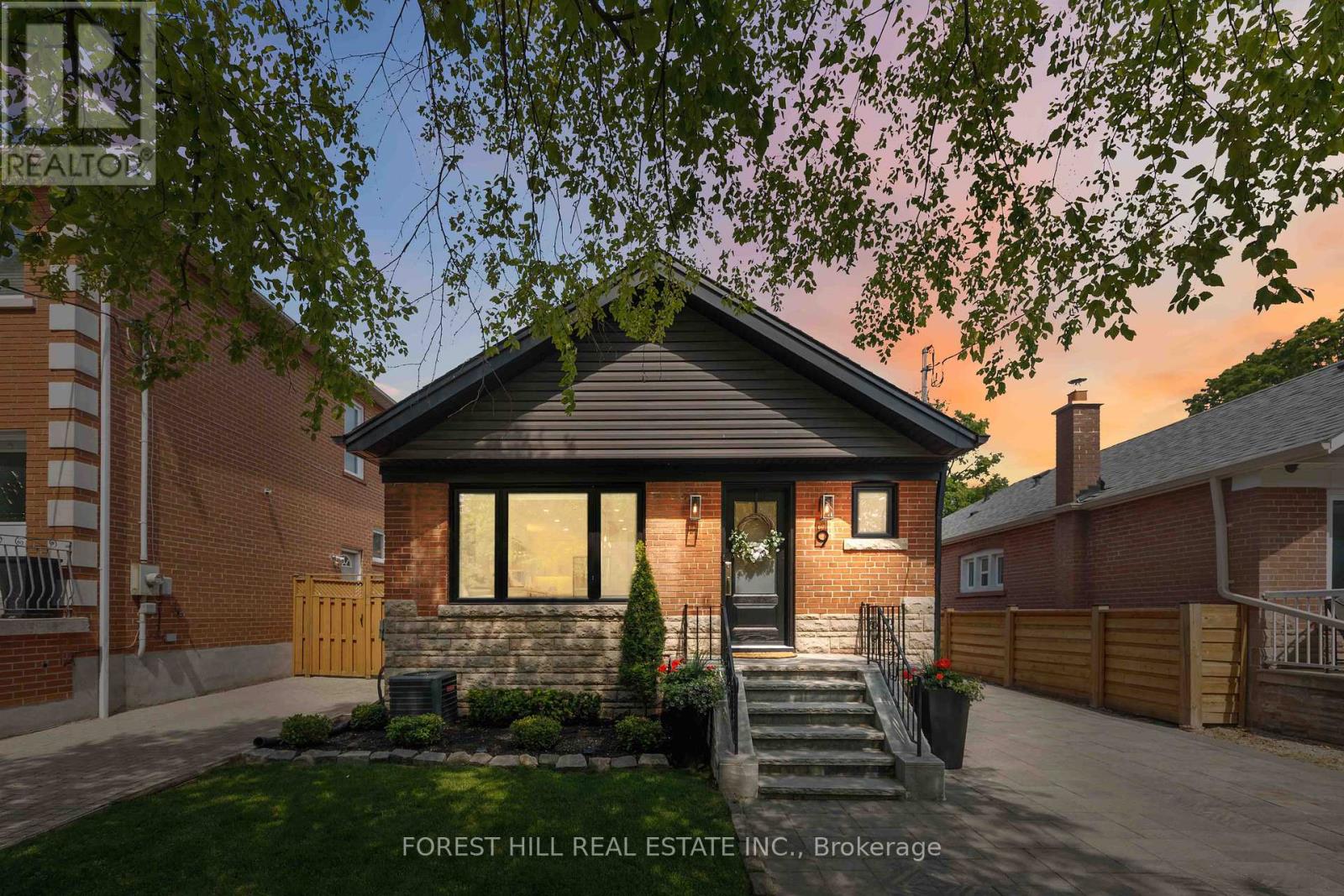 9 Marilyn Crescent, Toronto, Ontario  M4B 3C5 - Photo 2 - E13426618