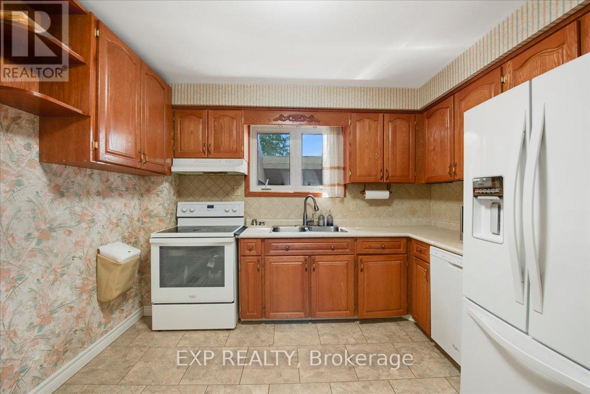 376 Surrey Drive, Oshawa, Ontario  L1G 6H1 - Photo 11 - E13426704