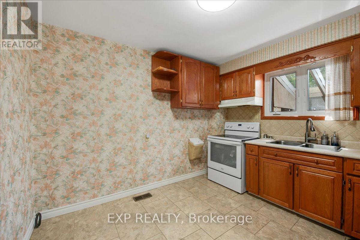 376 Surrey Drive, Oshawa, Ontario  L1G 6H1 - Photo 9 - E13426704