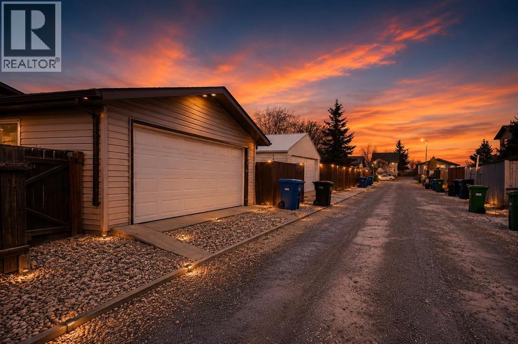 24 Bedford Road NE, Calgary, Alberta  T3K 2K8 - Photo 3 - A2313933