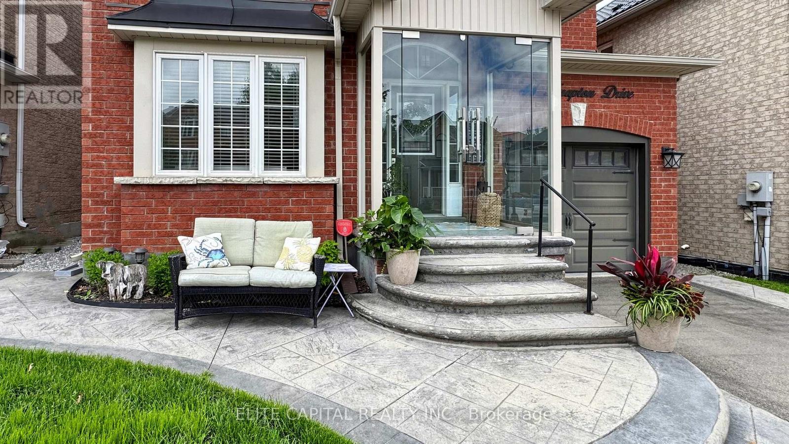 41 Knapton Drive, Newmarket, Ontario  L3X 3A9 - Photo 2 - N13426498