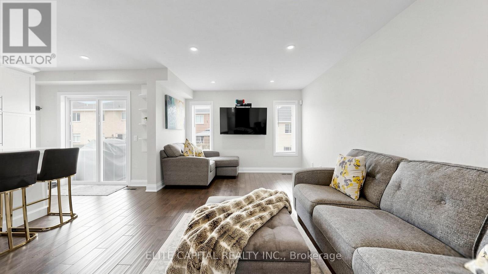 41 Knapton Drive, Newmarket, Ontario  L3X 3A9 - Photo 4 - N13426498