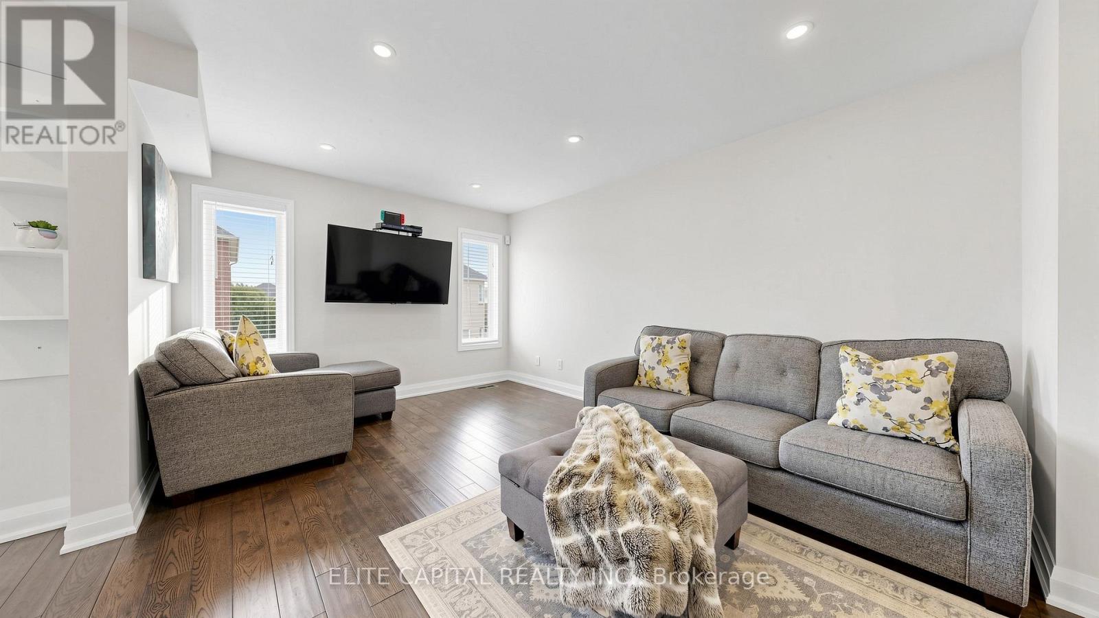 41 Knapton Drive, Newmarket, Ontario  L3X 3A9 - Photo 5 - N13426498