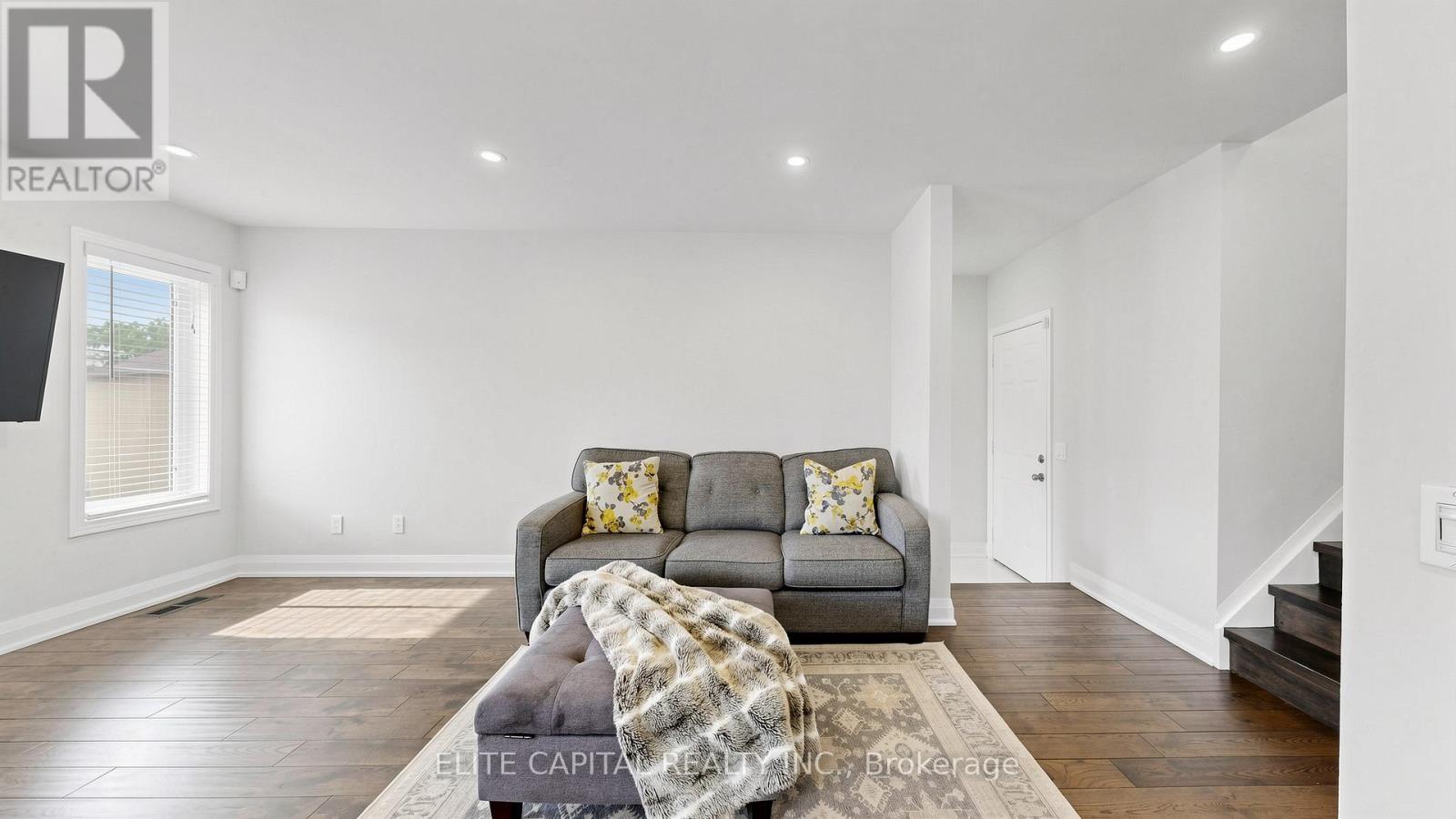 41 Knapton Drive, Newmarket, Ontario  L3X 3A9 - Photo 7 - N13426498