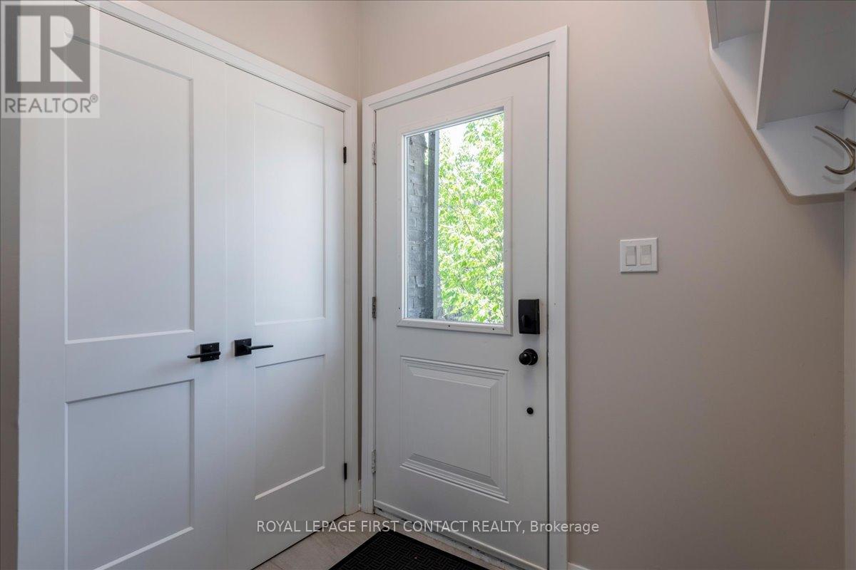 4 Stonehart Lane, Barrie (East Bayfield), Ontario  L4M 7E8 - Photo 3 - S13426532