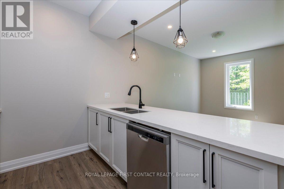 4 Stonehart Lane, Barrie (East Bayfield), Ontario  L4M 7E8 - Photo 6 - S13426532