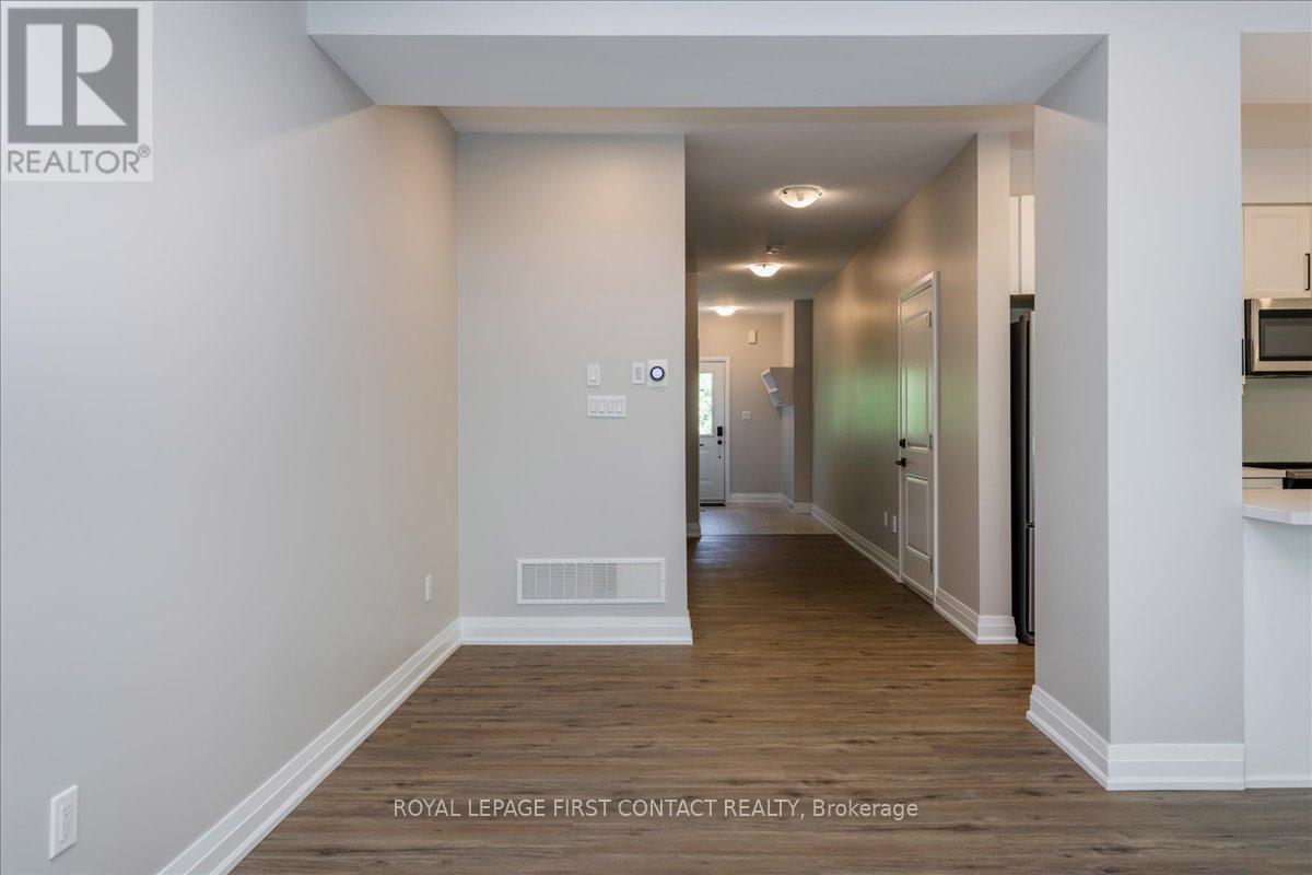 4 Stonehart Lane, Barrie (East Bayfield), Ontario  L4M 7E8 - Photo 7 - S13426532