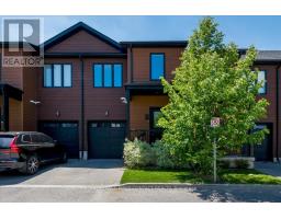 4 STONEHART LANE, Barrie, Ontario