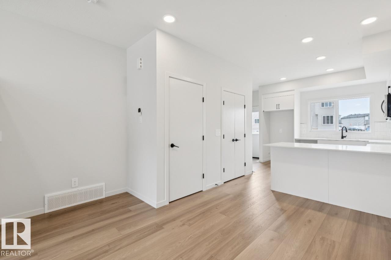 8124 228 St NW, Edmonton, Alberta  T5T 4N5 - Photo 7 - E4492612