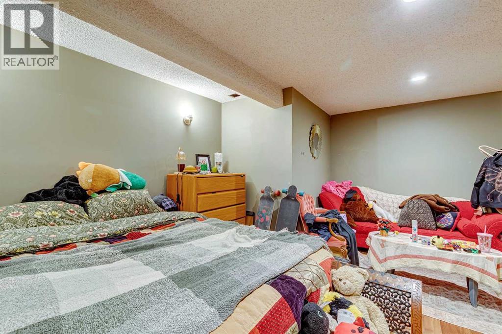 864 Queensland Drive SE, Calgary, Alberta  T2J 6E6 - Photo 26 - A2314521