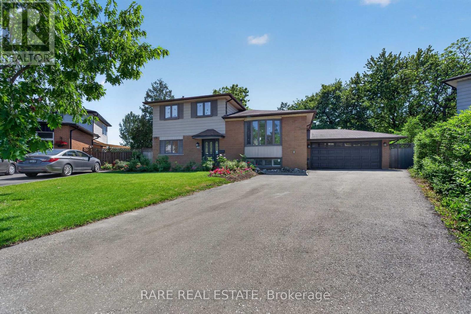 14 Exeter Place, Brampton, Ontario  L6T 1Y4 - Photo 1 - W13426428