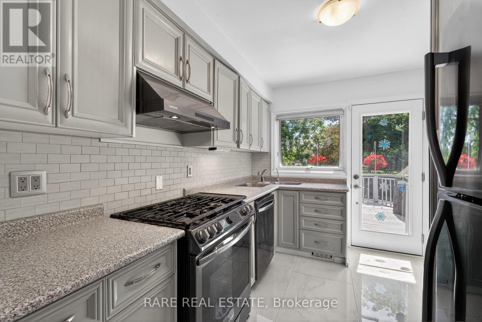 14 Exeter Place, Brampton, Ontario  L6T 1Y4 - Photo 18 - W13426428