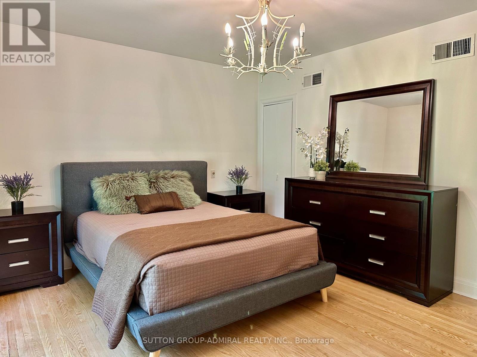 97 Valecrest Drive, Toronto, Ontario  M9A 4P5 - Photo 14 - W13426544
