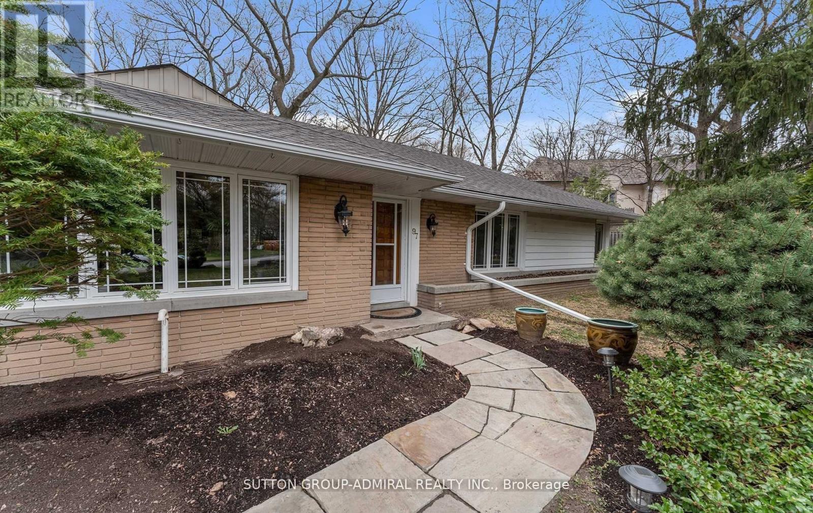97 Valecrest Drive, Toronto, Ontario  M9A 4P5 - Photo 2 - W13426544