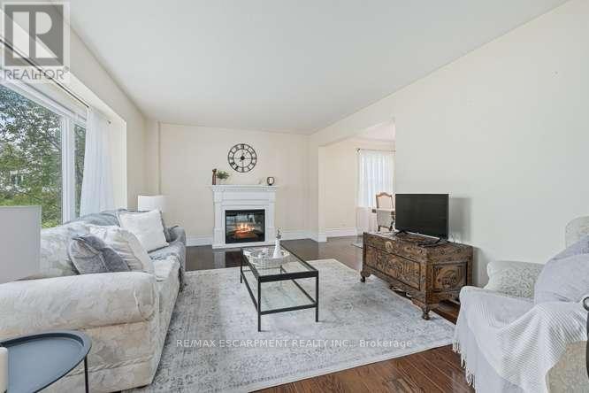 56 Cavendish Crescent, Brampton, Ontario  L6T 1Z4 - Photo 2 - W13426714
