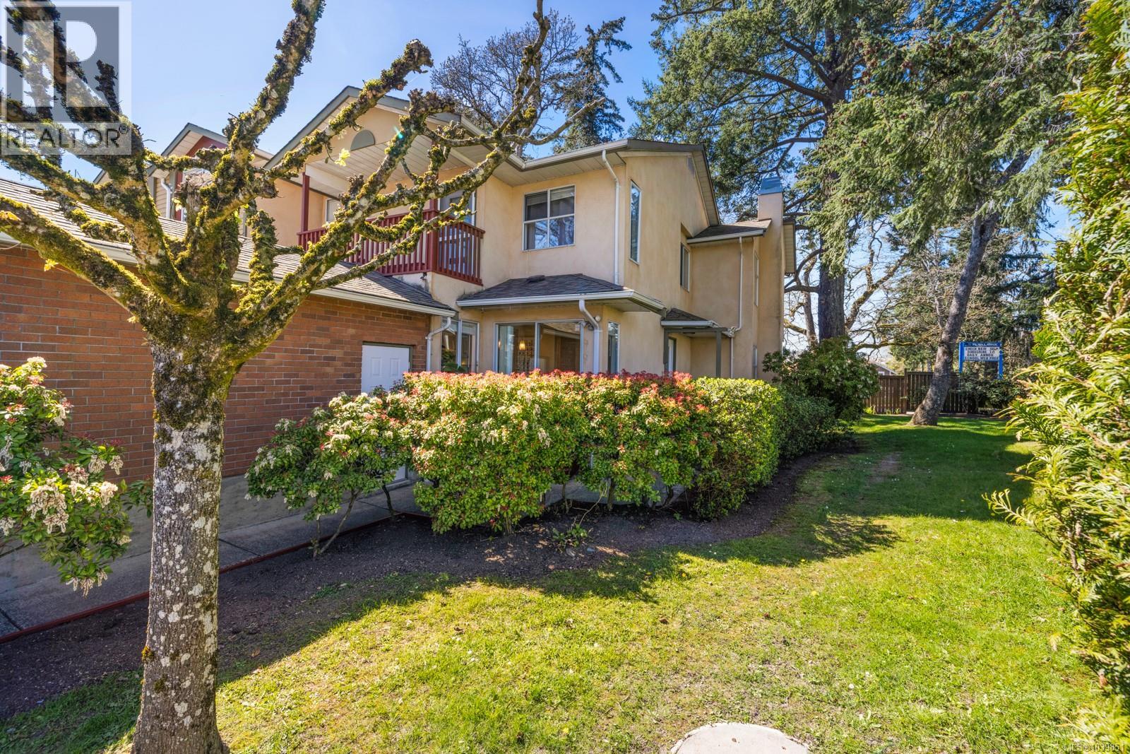 1 4560 West Saanich Rd