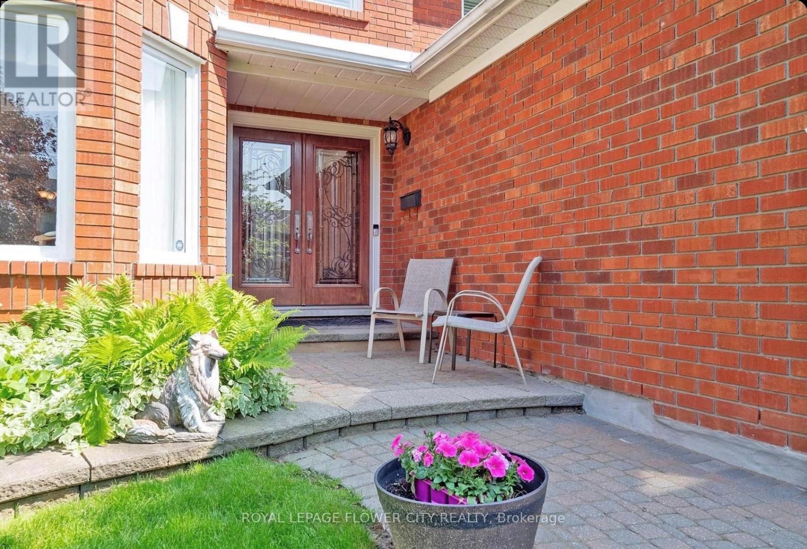 1340 Whitewater Lane, Mississauga, Ontario  L5V 1L8 - Photo 4 - W13061750