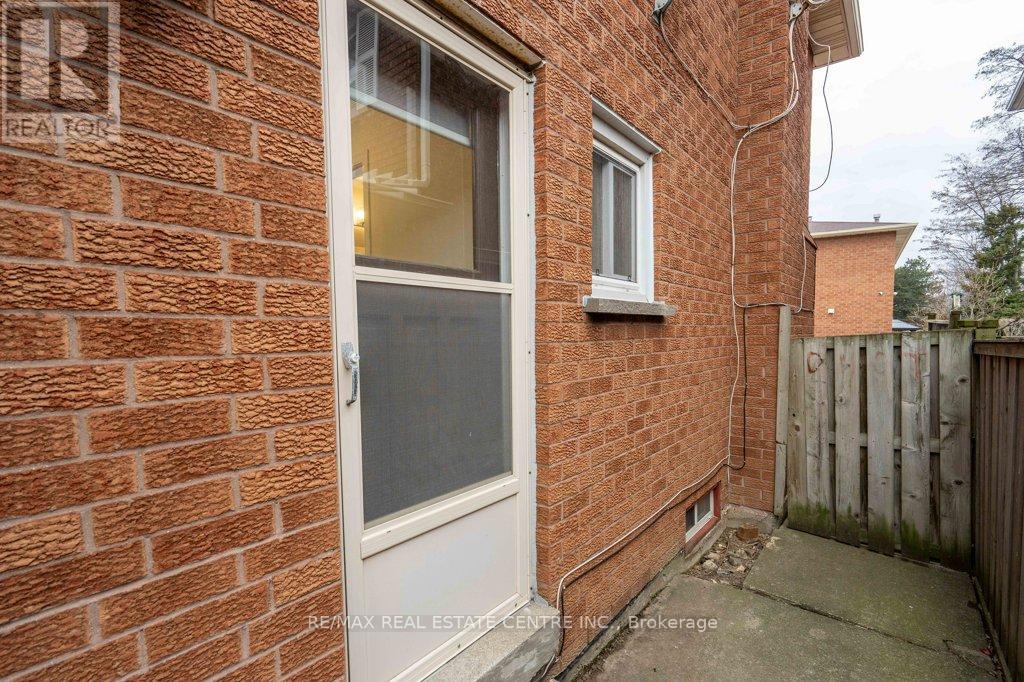 796 Buckingham Court, Mississauga, Ontario  L5C 4M3 - Photo 47 - W13426718