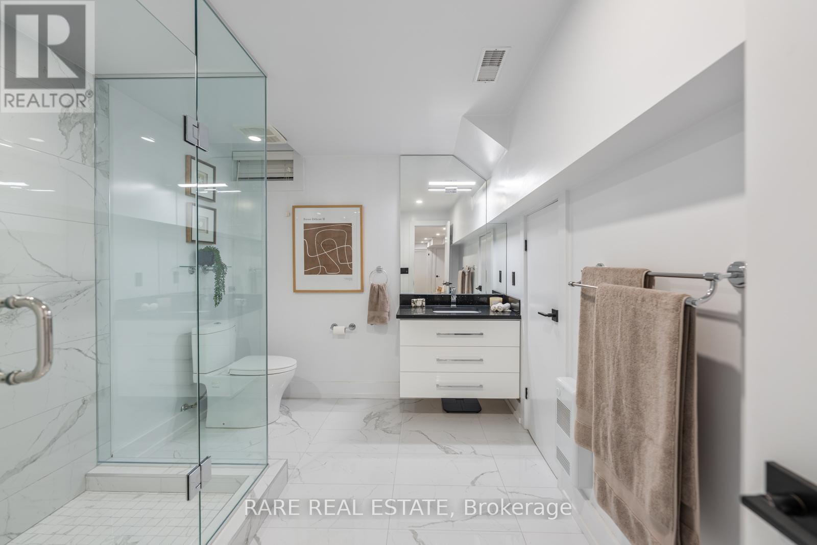 118 Mackay Avenue, Toronto, Ontario  M6H 2N8 - Photo 17 - W13422244