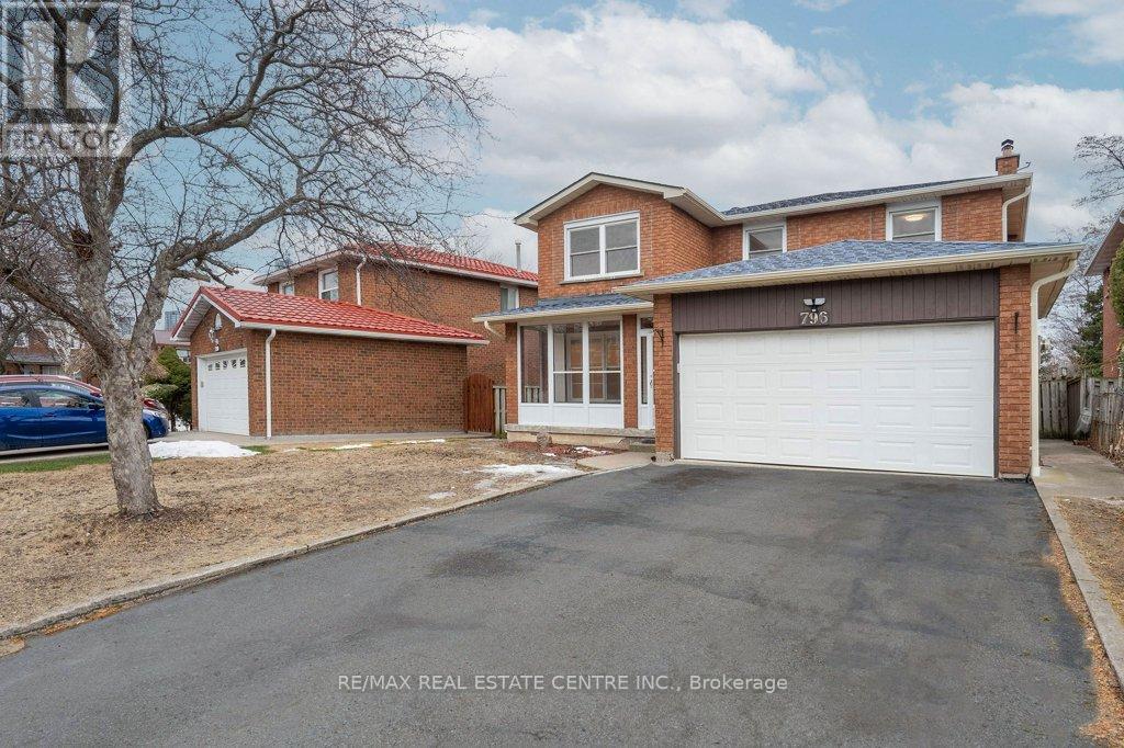 796 Buckingham Court, Mississauga, Ontario  L5C 4M3 - Photo 7 - W13426718