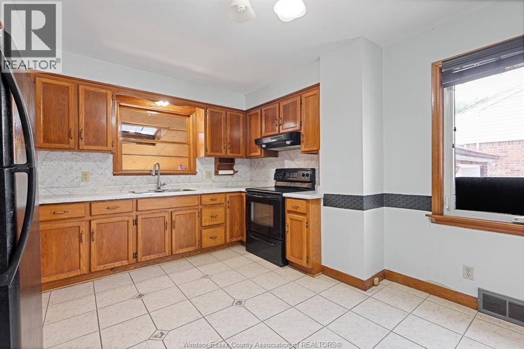 3455 Dougall, Windsor, Ontario  N9E 1S9 - Photo 10 - 26013704