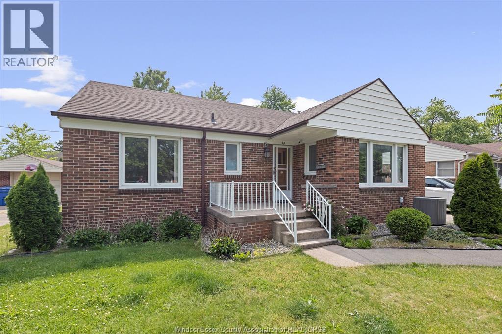 3455 Dougall, Windsor, Ontario  N9E 1S9 - Photo 3 - 26013704
