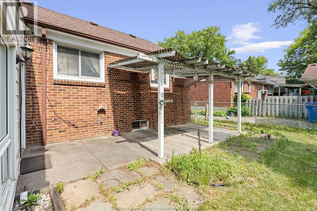 3455 Dougall, Windsor, Ontario  N9E 1S9 - Photo 30 - 26013704