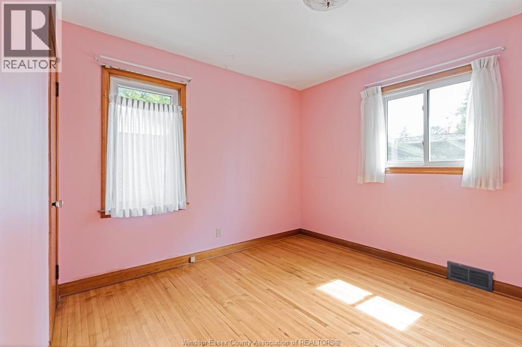 3455 Dougall, Windsor, Ontario  N9E 1S9 - Photo 9 - 26013704