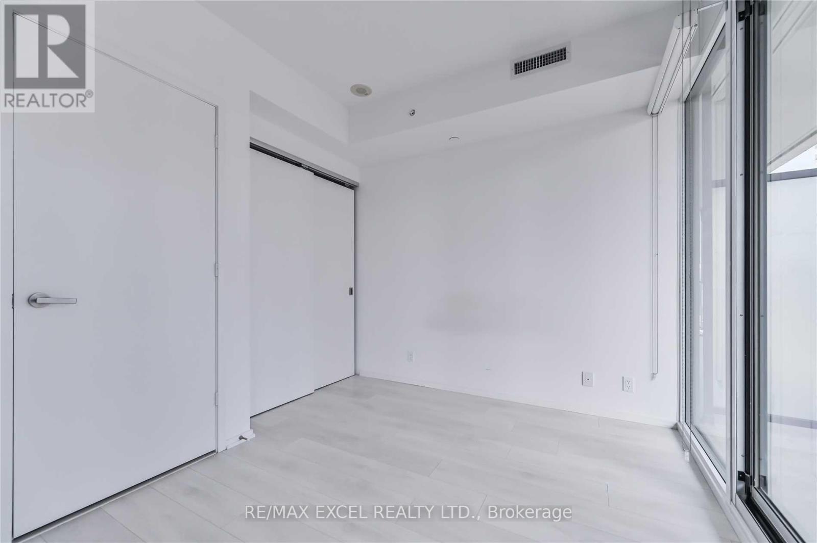 1210 - 125 Peter Street, Toronto, Ontario  M5V 0M2 - Photo 2 - C13413222