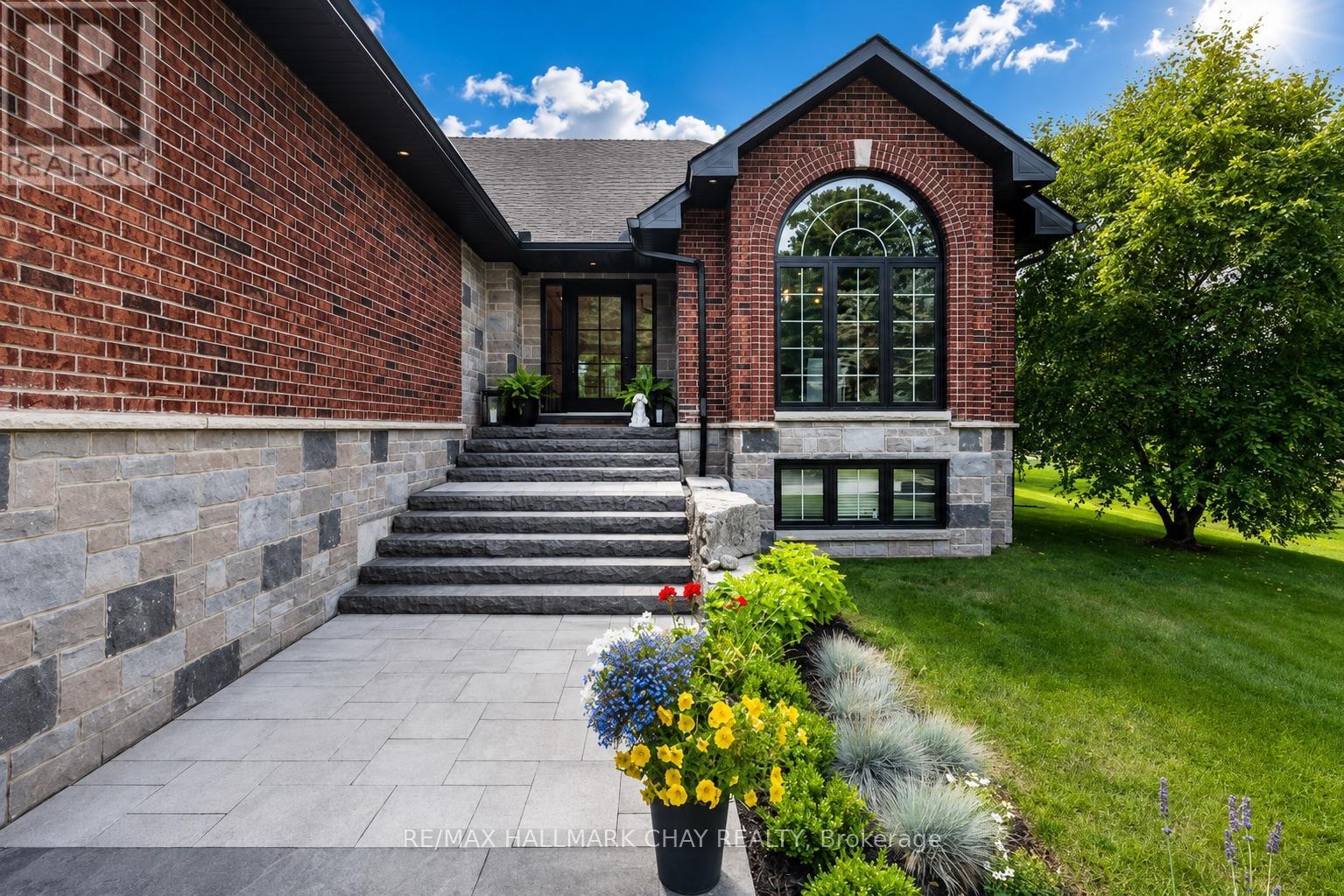 32 Forest Hill Drive, Springwater, Ontario  L0L 1X0 - Photo 2 - S13156772