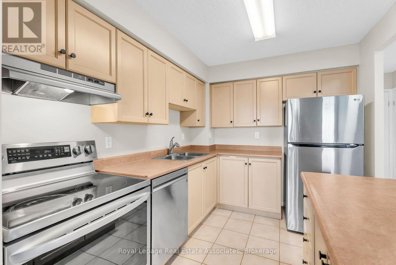 506 - 32 Tannery Street, Mississauga, Ontario  L5M 6T6 - Photo 6 - W12914614