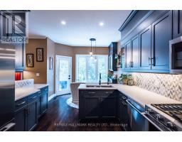 12 FAIRWAY LANE, Guelph, Ontario