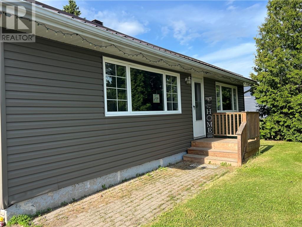 44 King W, St. Charles, Ontario  P0M 2W0 - Photo 2 - 2128469
