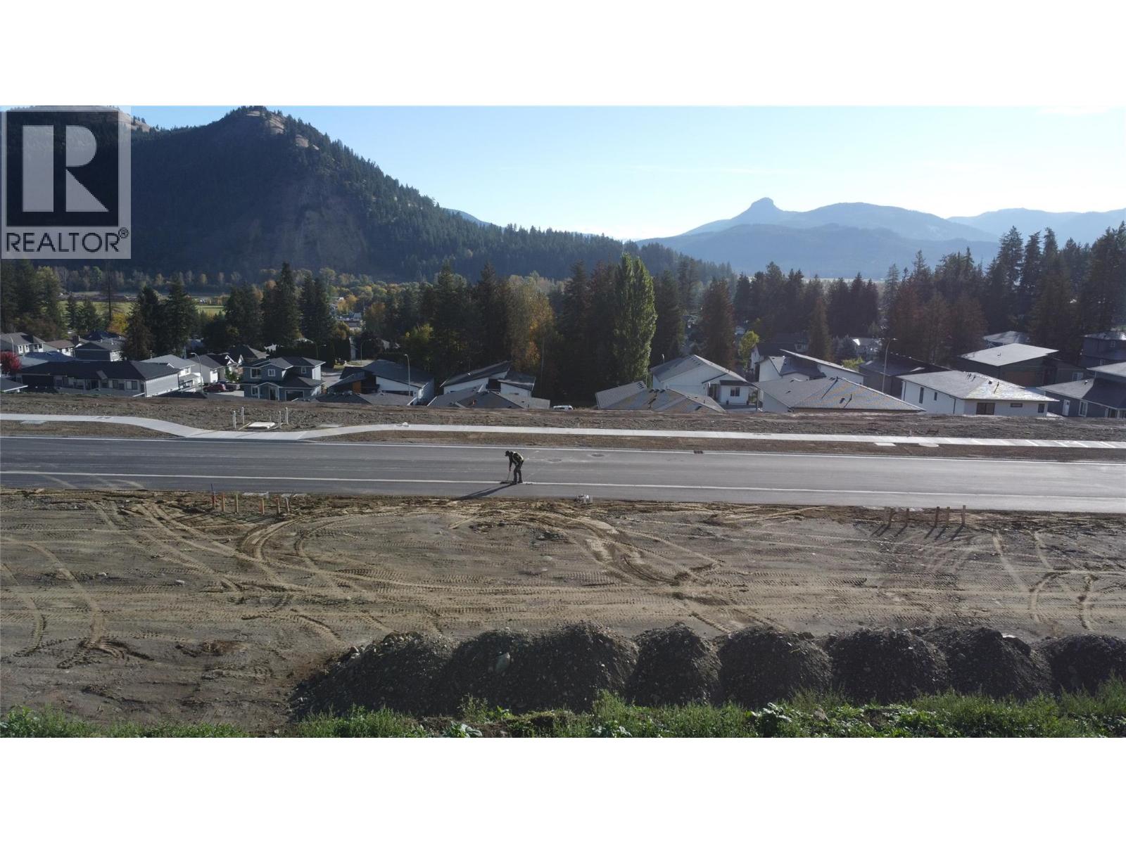 2225 Mountain View Avenue, Lumby, British Columbia  V0E 2G0 - Photo 15 - 10390431