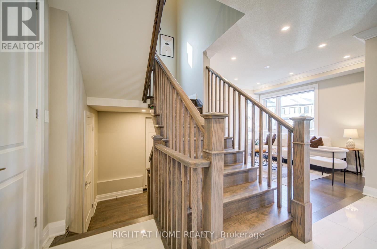 3007 Hollyberry Trail, Pickering, Ontario  L1X 0N5 - Photo 6 - E13426828