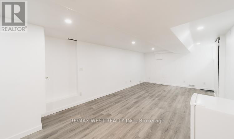 Lower - 975 Broadview Avenue, Toronto, Ontario  M4K 2R9 - Photo 2 - E13426856
